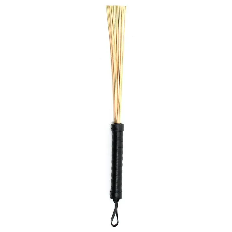 BONDAGE PLAY Rotan Flogger pātaga ar rotangu